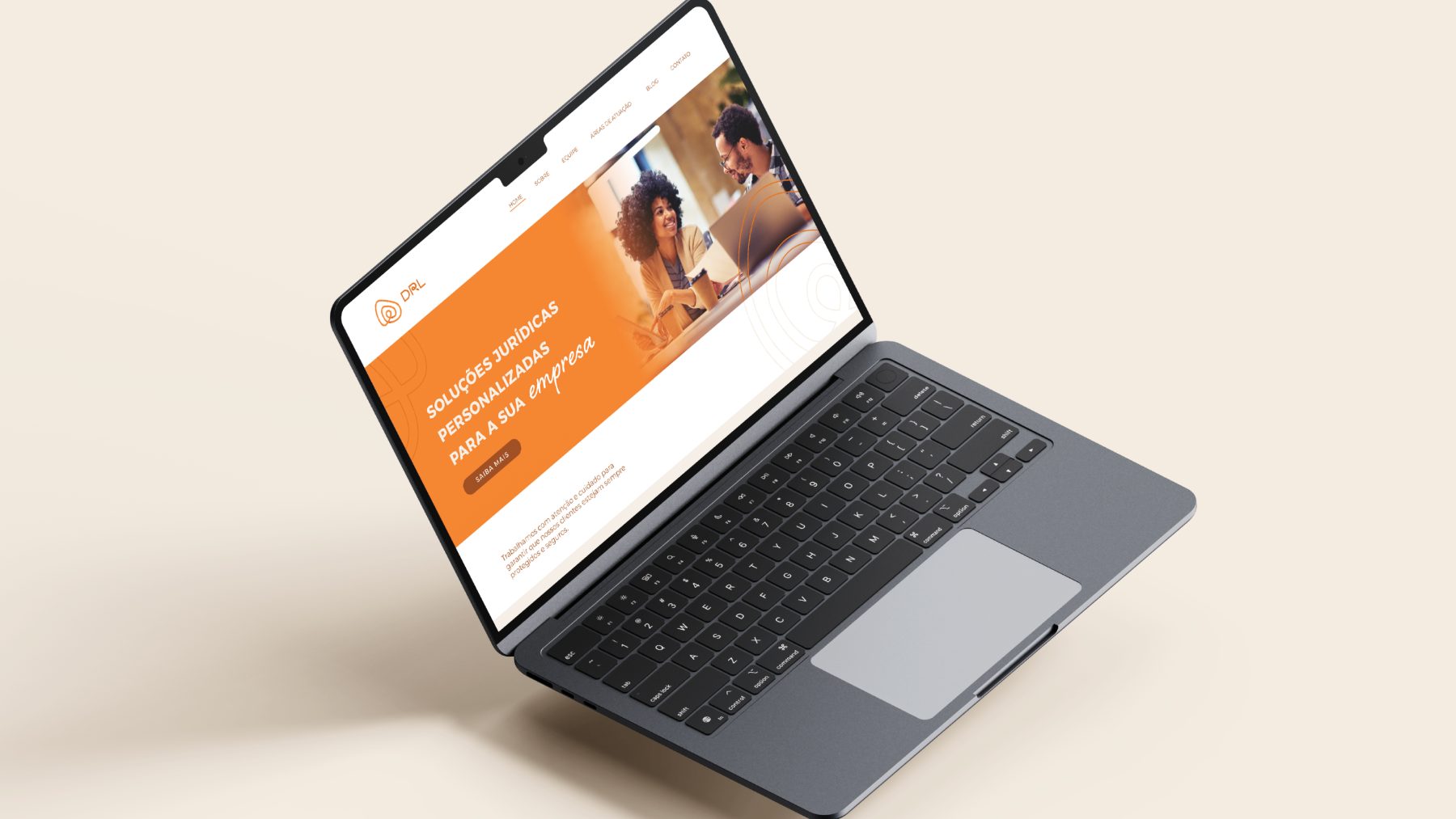 Site da DRL Advocacia exibido em notebook