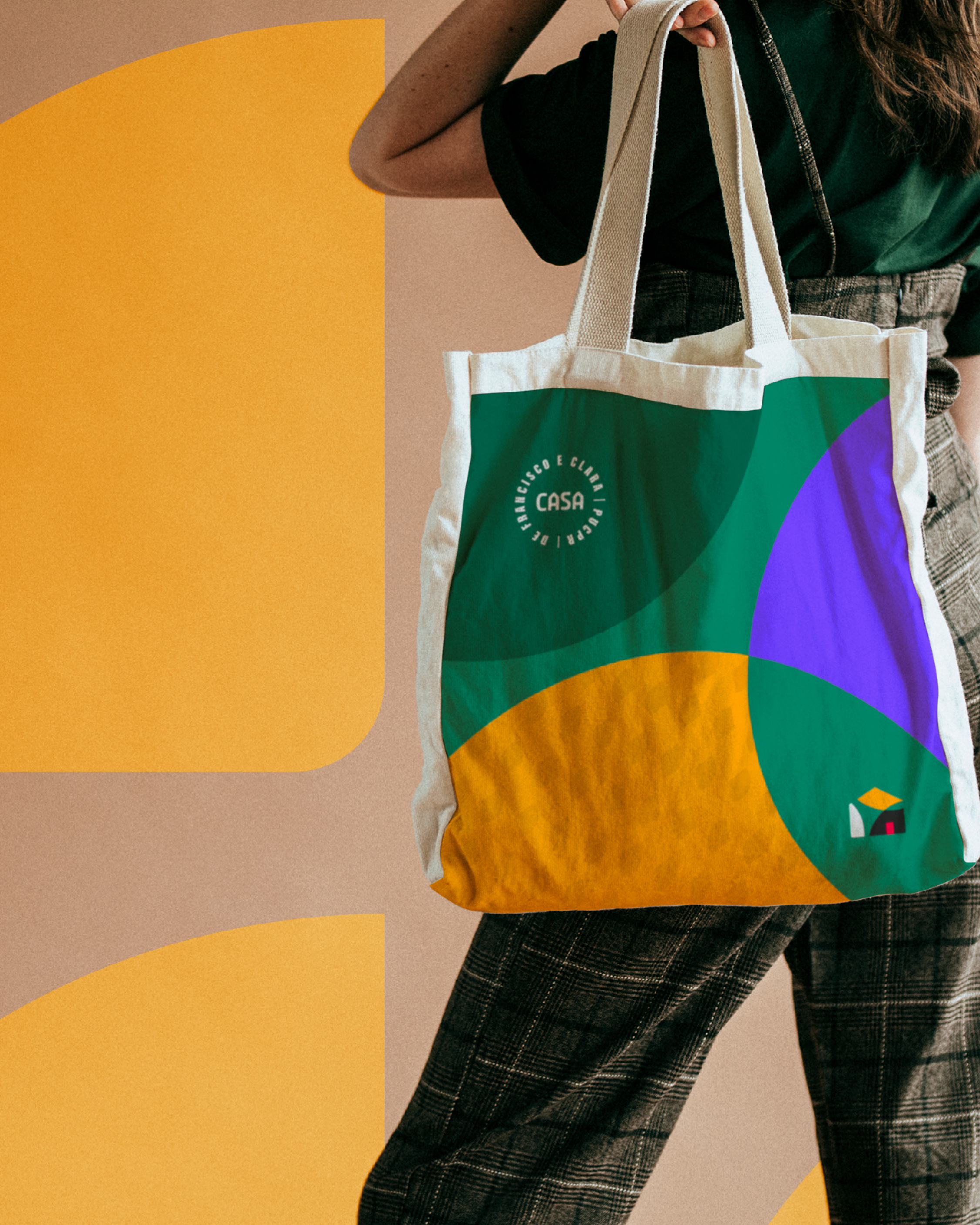 Ecobag com a identidade visual da Casa de Francisco e Clara